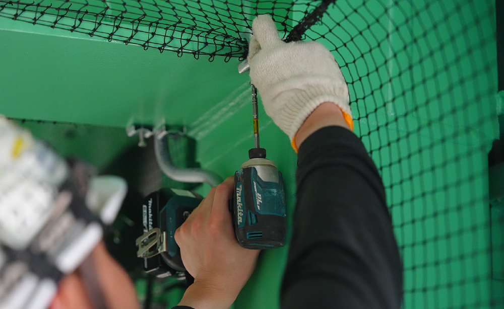 工場・倉庫向け防鳥ネット施工の例