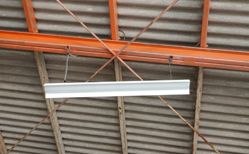 工場天井のLED照明