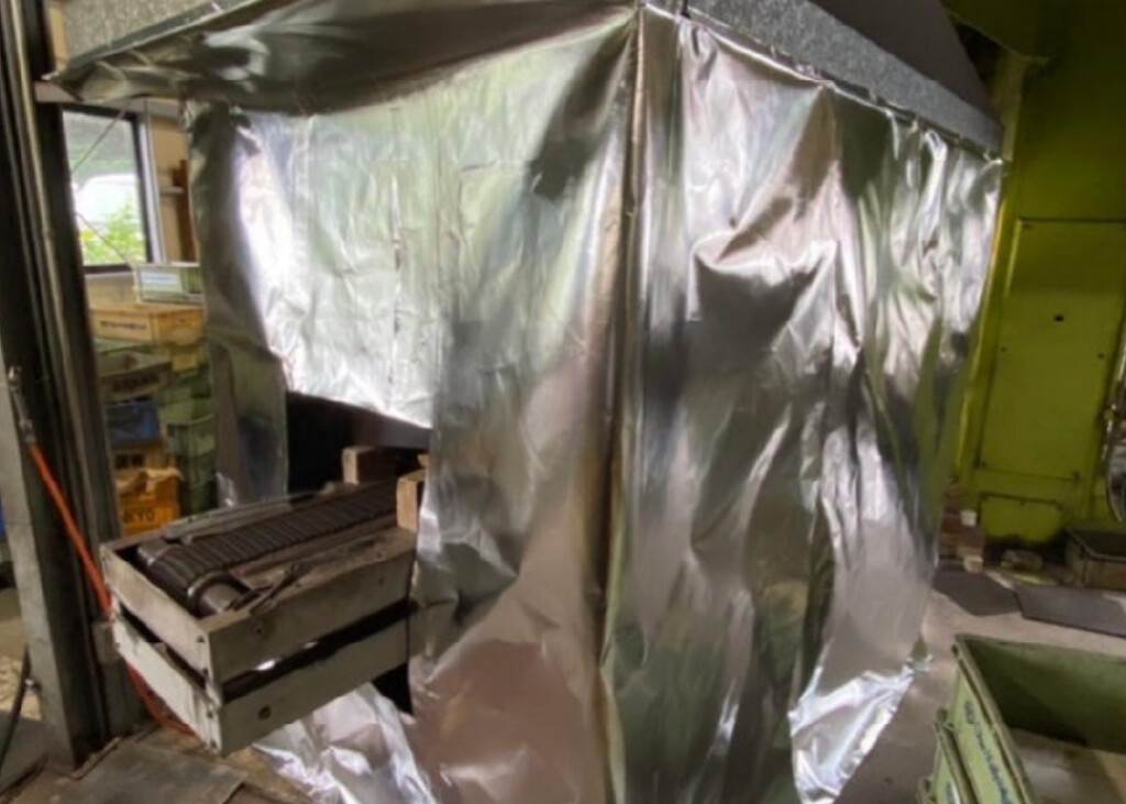 機械への遮熱シート施工