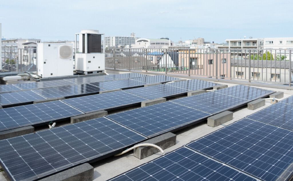 屋上の太陽光パネル